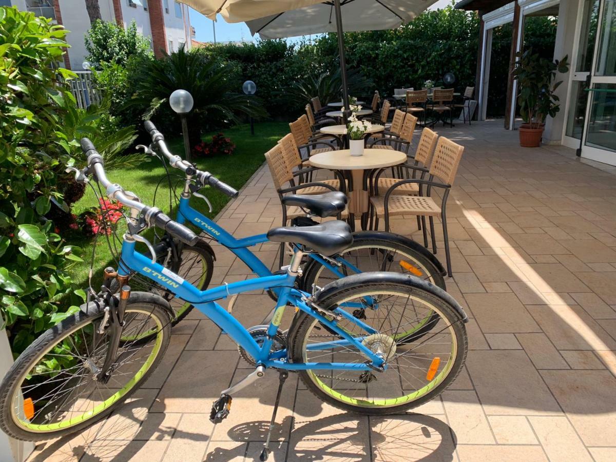 Hotel Mare Azzurro Terracina Exterior photo